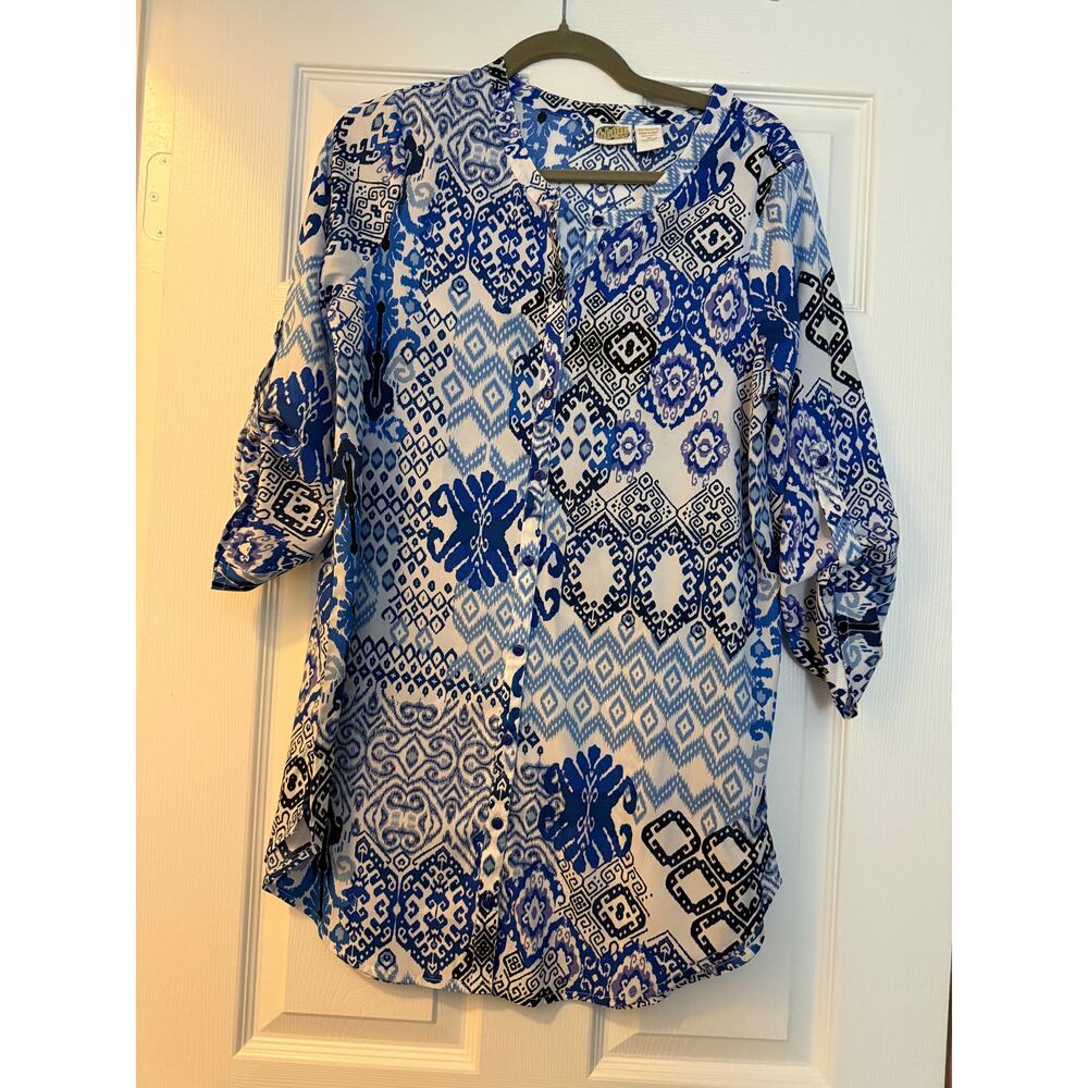 Collections Etc. Blue & White Patchwork Print Tunic Top. Size Medium.